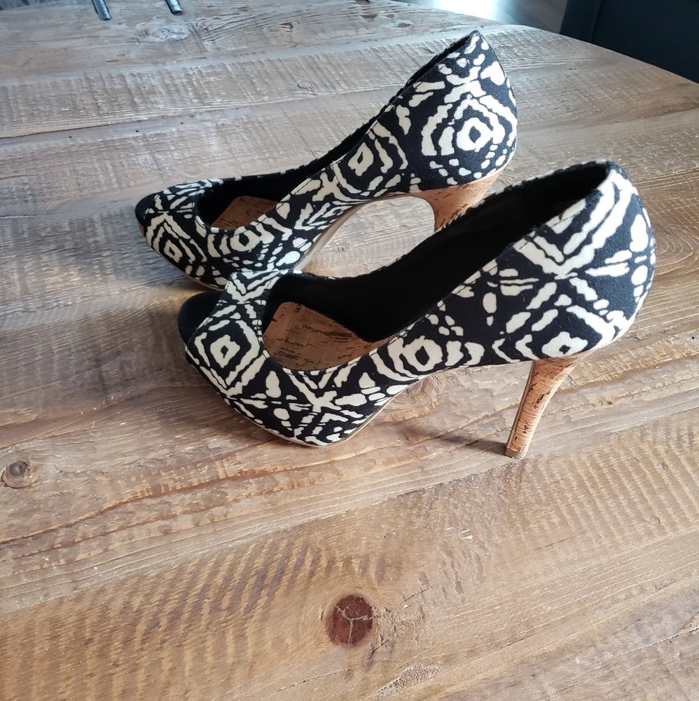 Amazing Christian Siriano Tribal Print Blue Heels